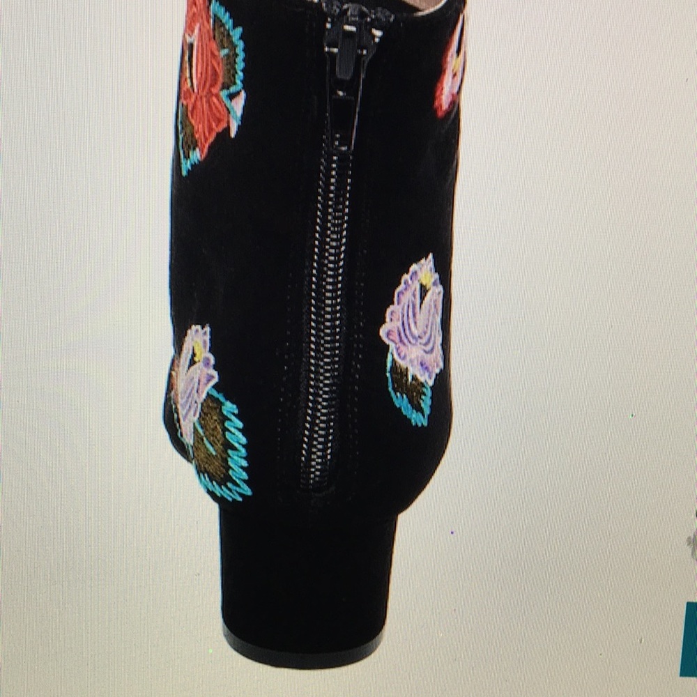 💐NWT BETSEY JOHNSON BLACK FLORAL BOOTIES💐 - Picture 5 of 5